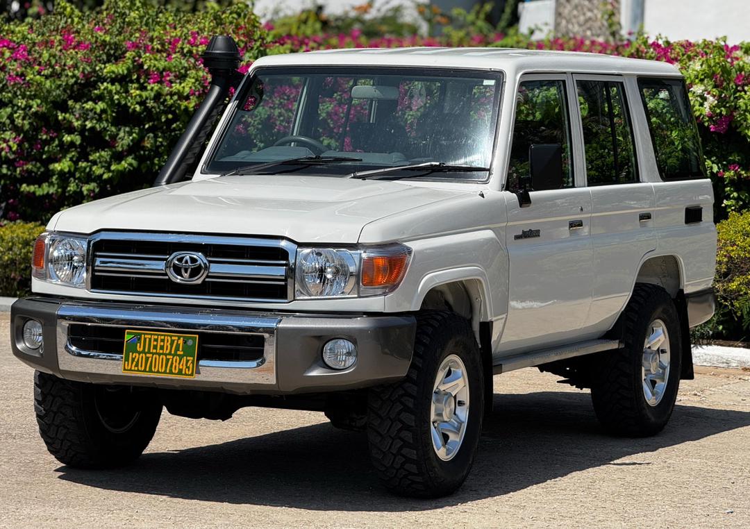 LAND CRUISER thumbnail 5